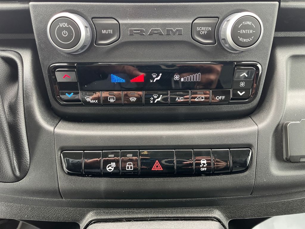 Vehicle image 34 of 41