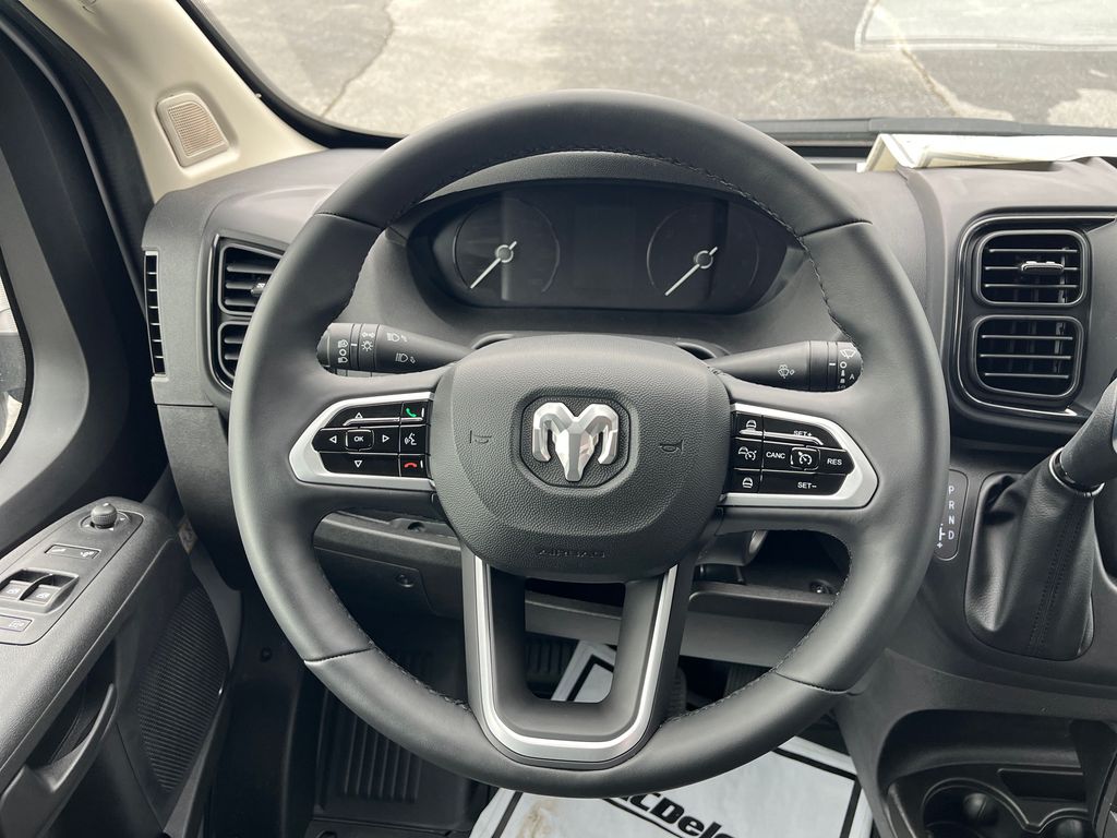 Vehicle image 27 of 41