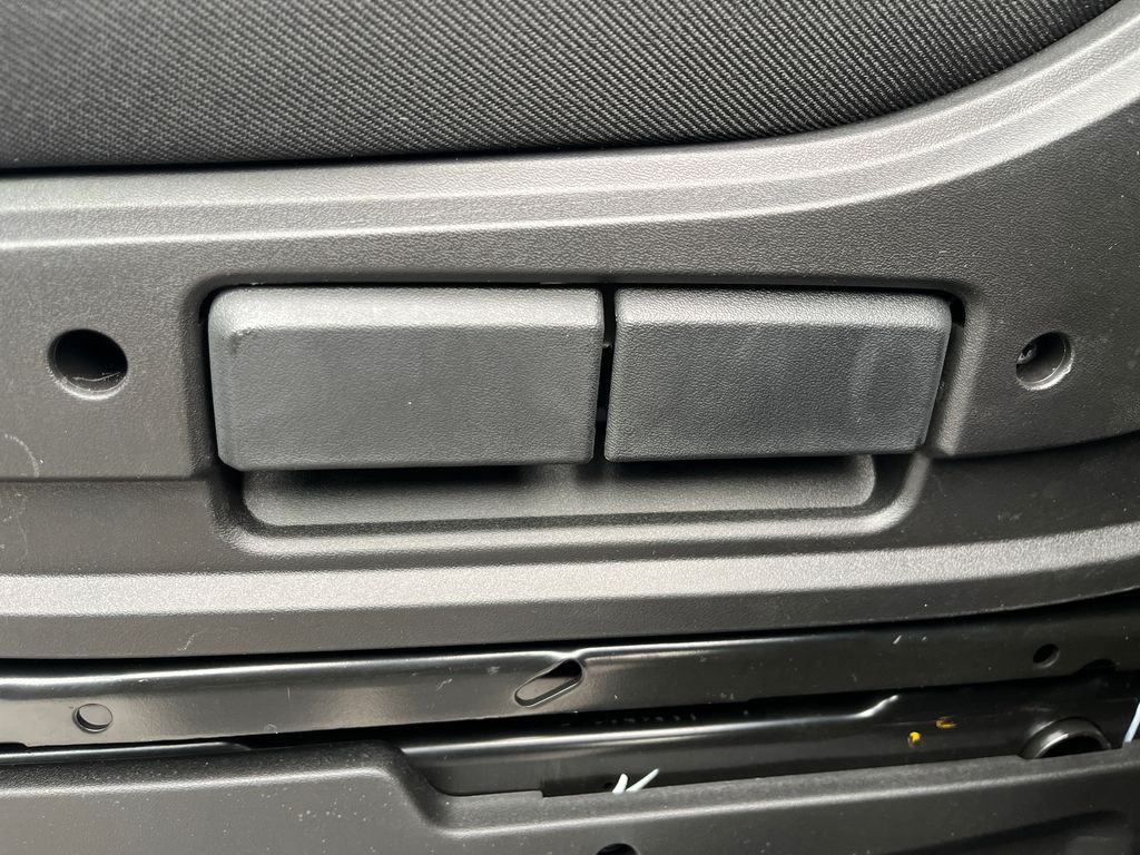 Vehicle image 13 of 41