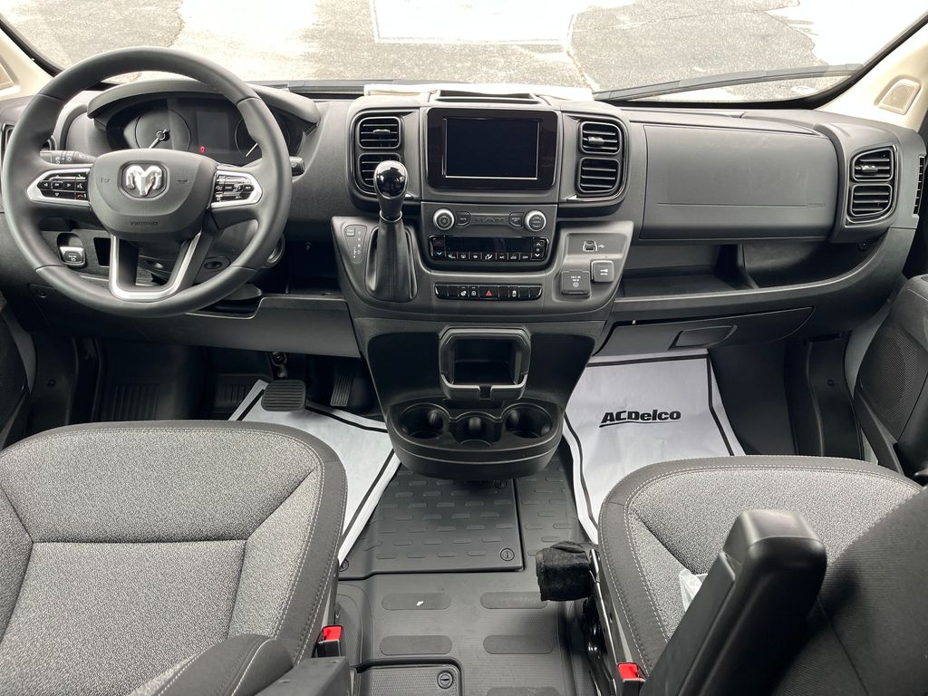 Vehicle image 26 of 41