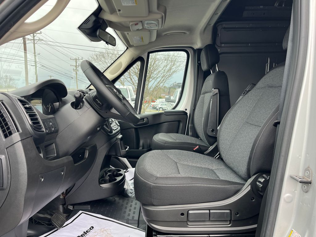 Vehicle image 12 of 41