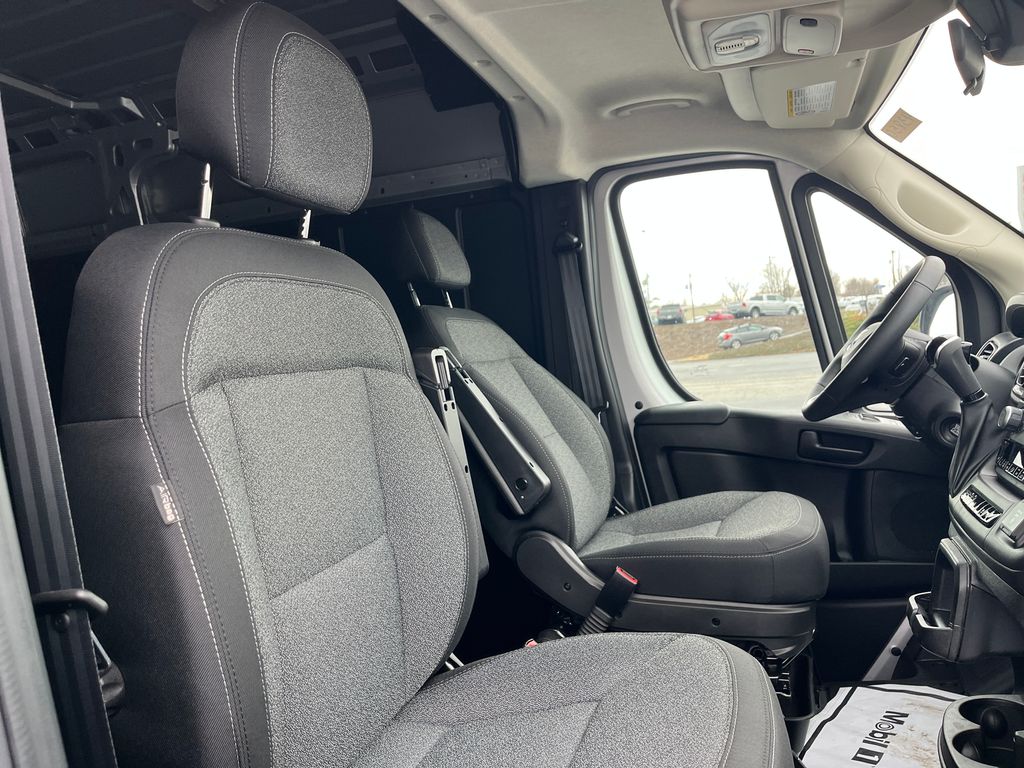 Vehicle image 16 of 41