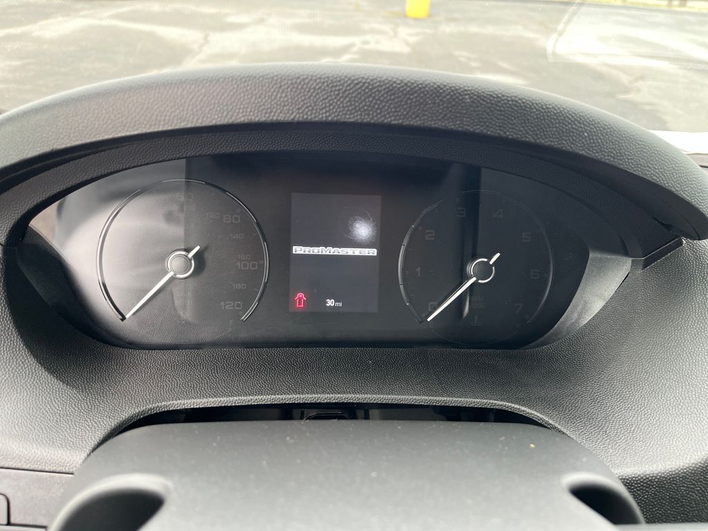 Vehicle image 31 of 41