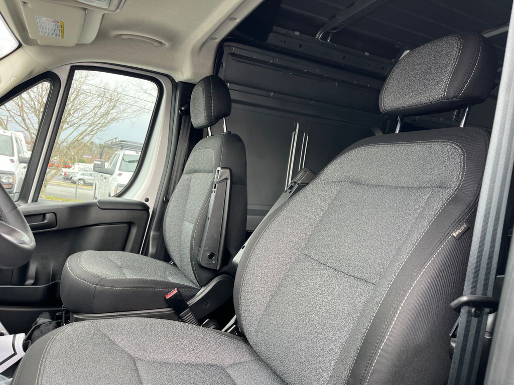 Vehicle image 11 of 41