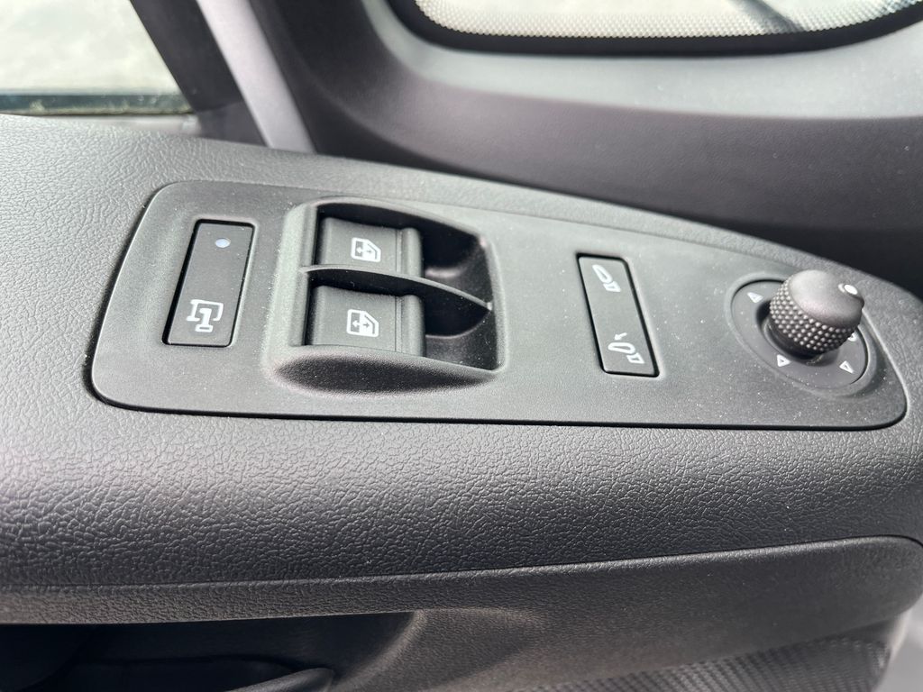 Vehicle image 25 of 41