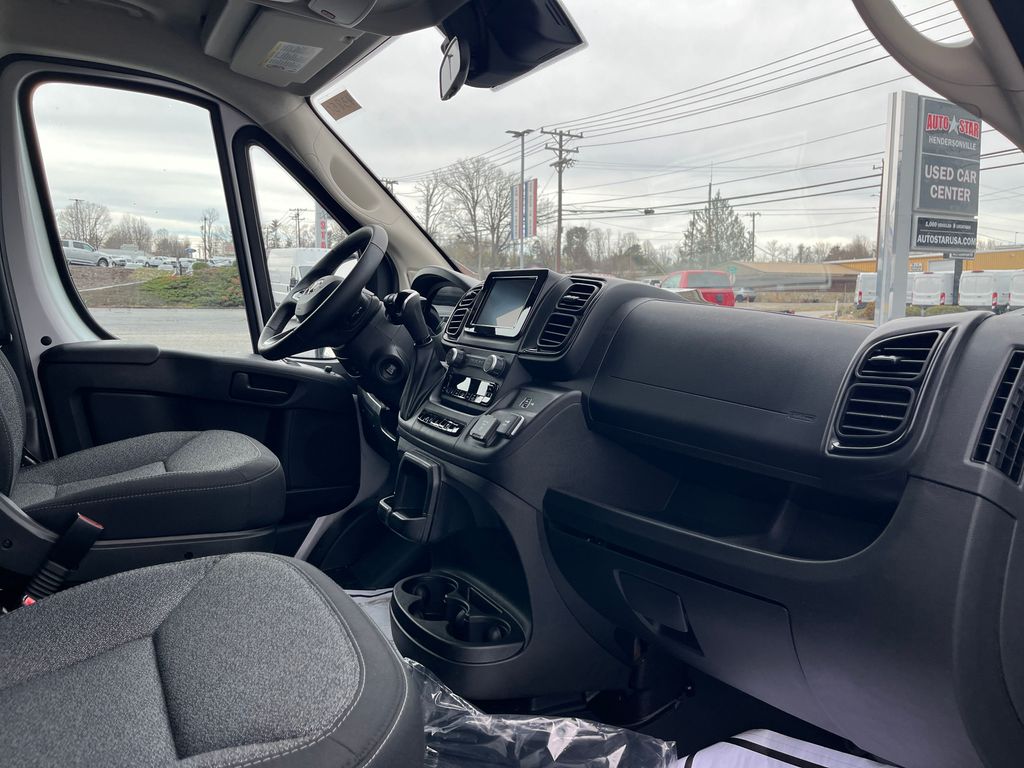 Vehicle image 15 of 41
