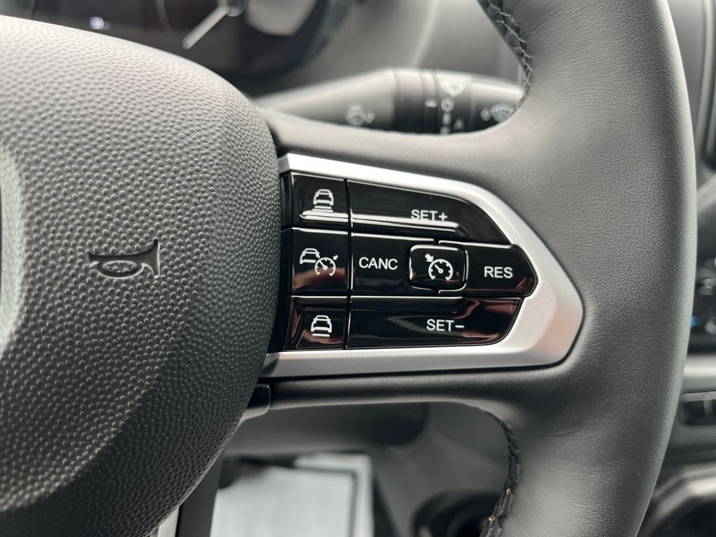 Vehicle image 28 of 41