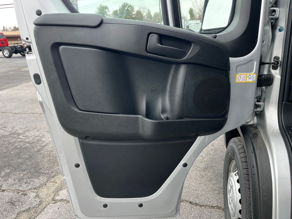 Vehicle image 24 of 41