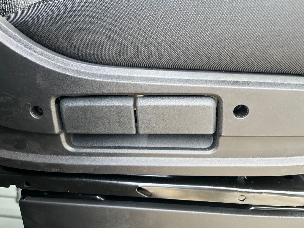 Vehicle image 18 of 42