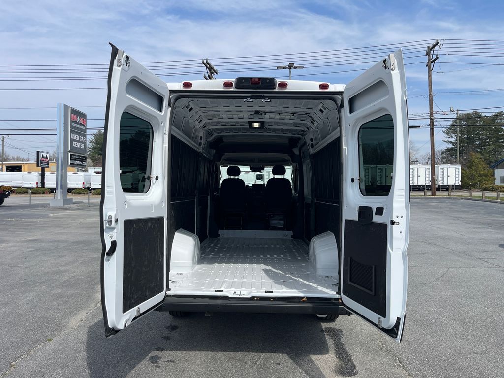 Vehicle image 23 of 42