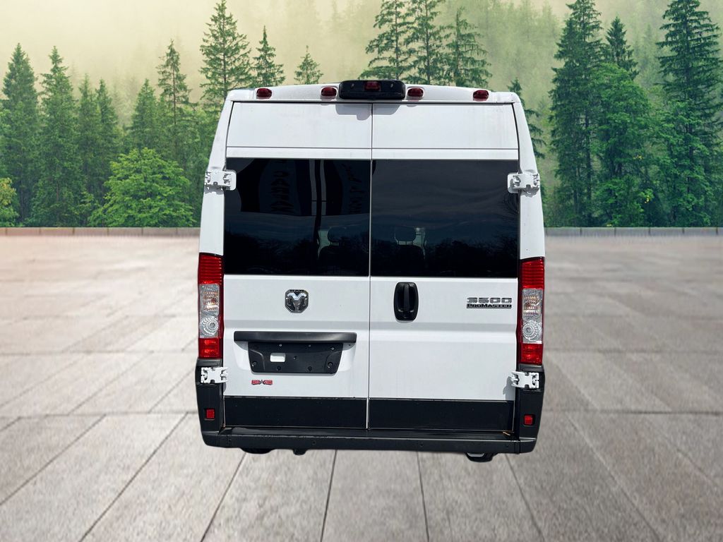 Vehicle image 9 of 42