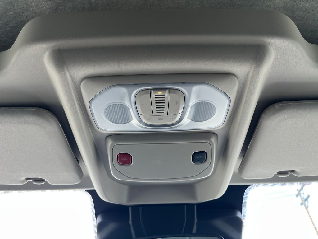 Vehicle image 38 of 42