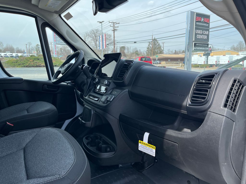 Vehicle image 15 of 42