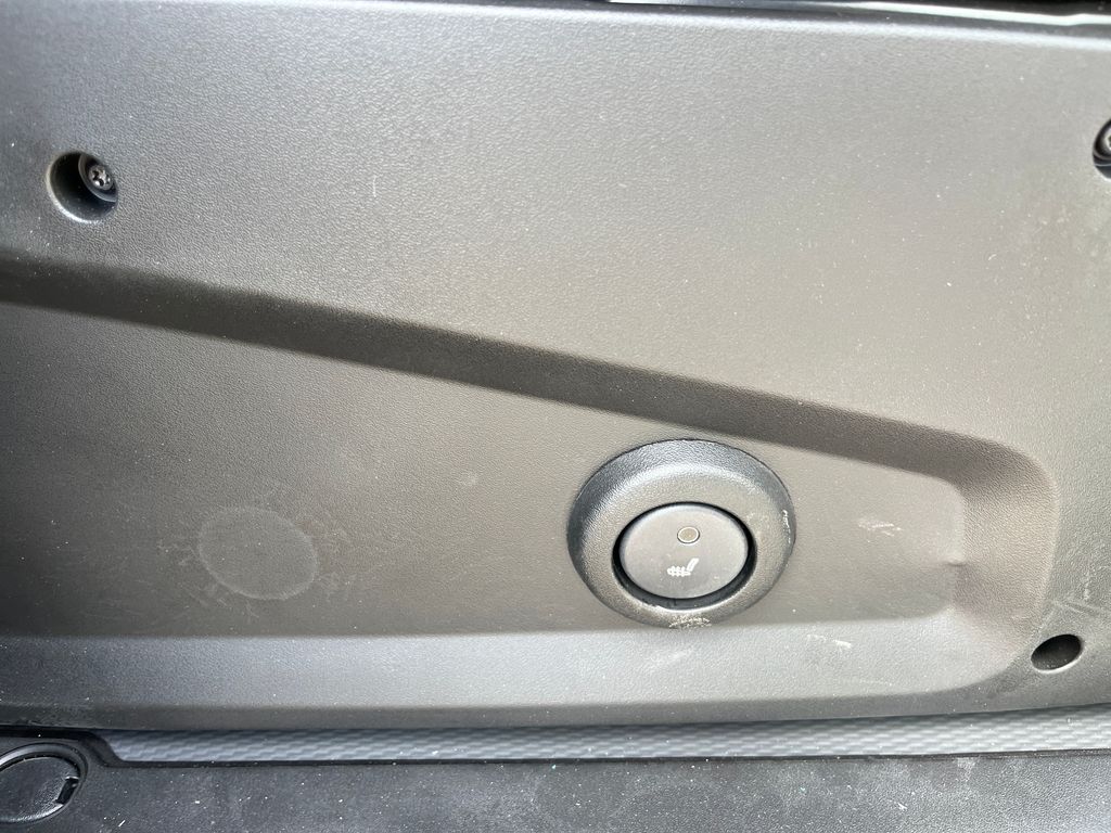 Vehicle image 19 of 42
