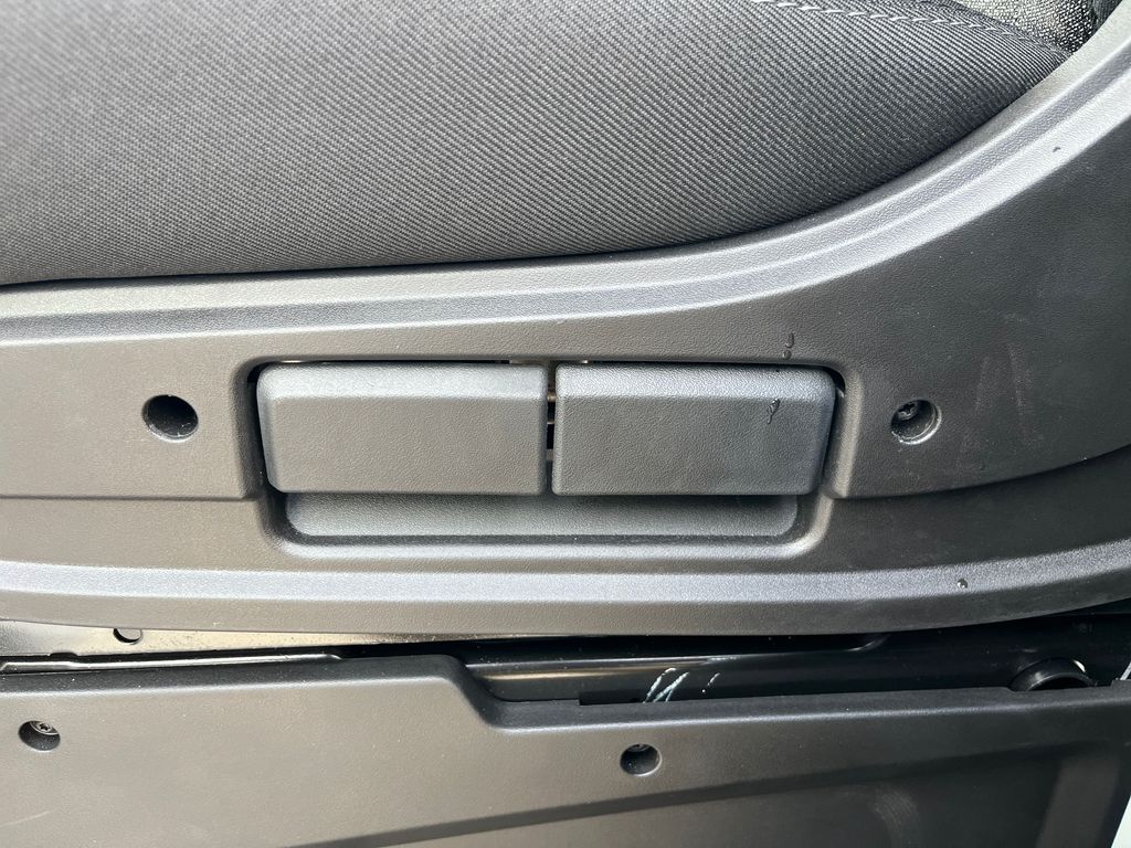 Vehicle image 13 of 42