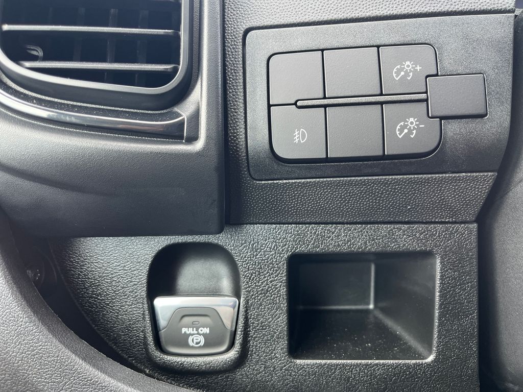 Vehicle image 33 of 42