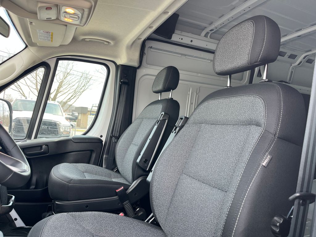 Vehicle image 11 of 42