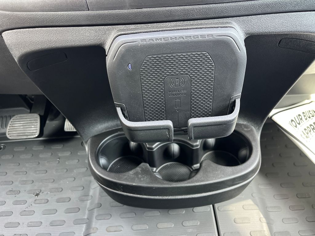 Vehicle image 37 of 42