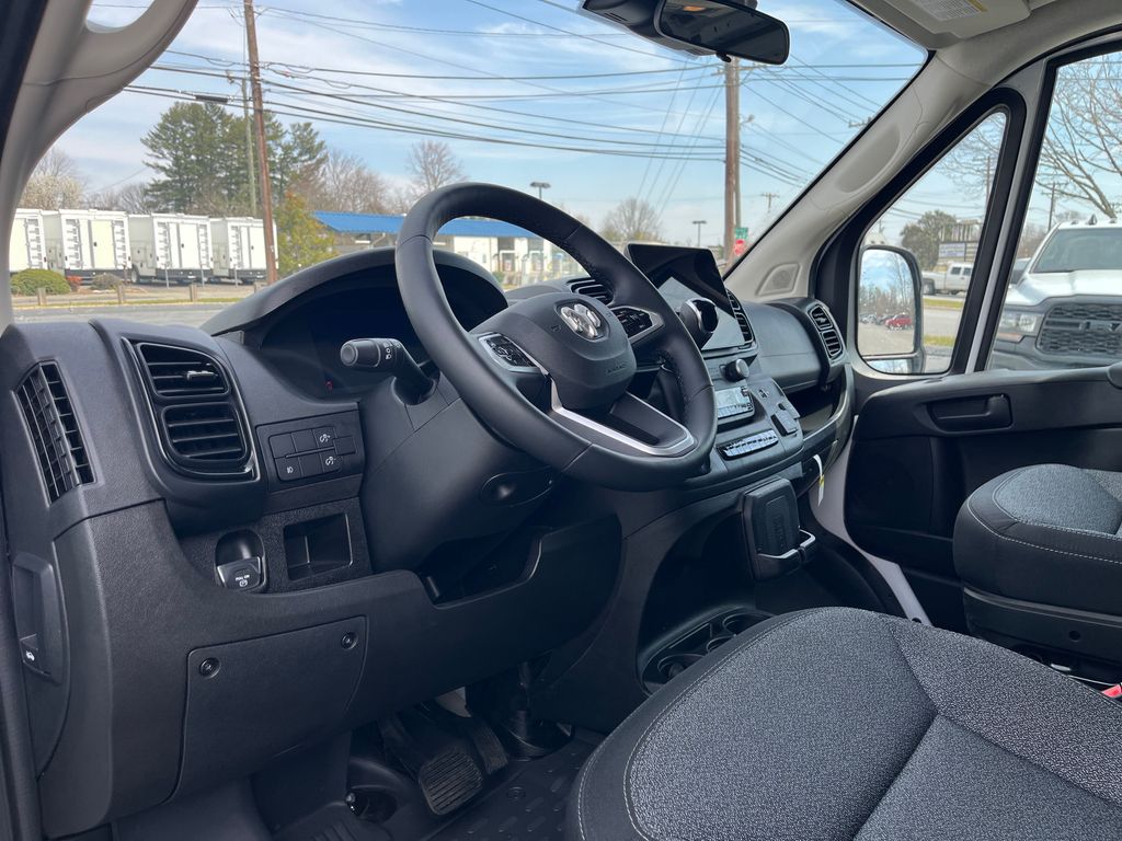 Vehicle image 10 of 42