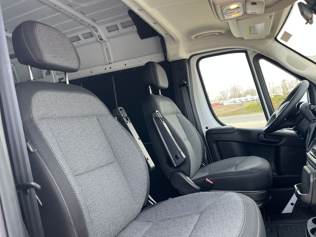 Vehicle image 16 of 42