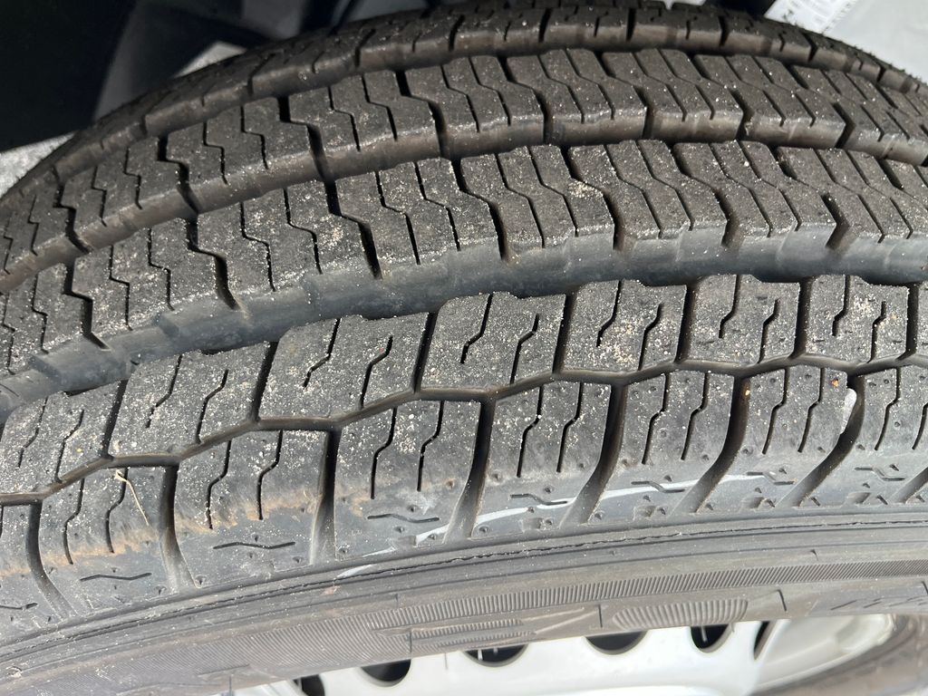 Vehicle image 40 of 42
