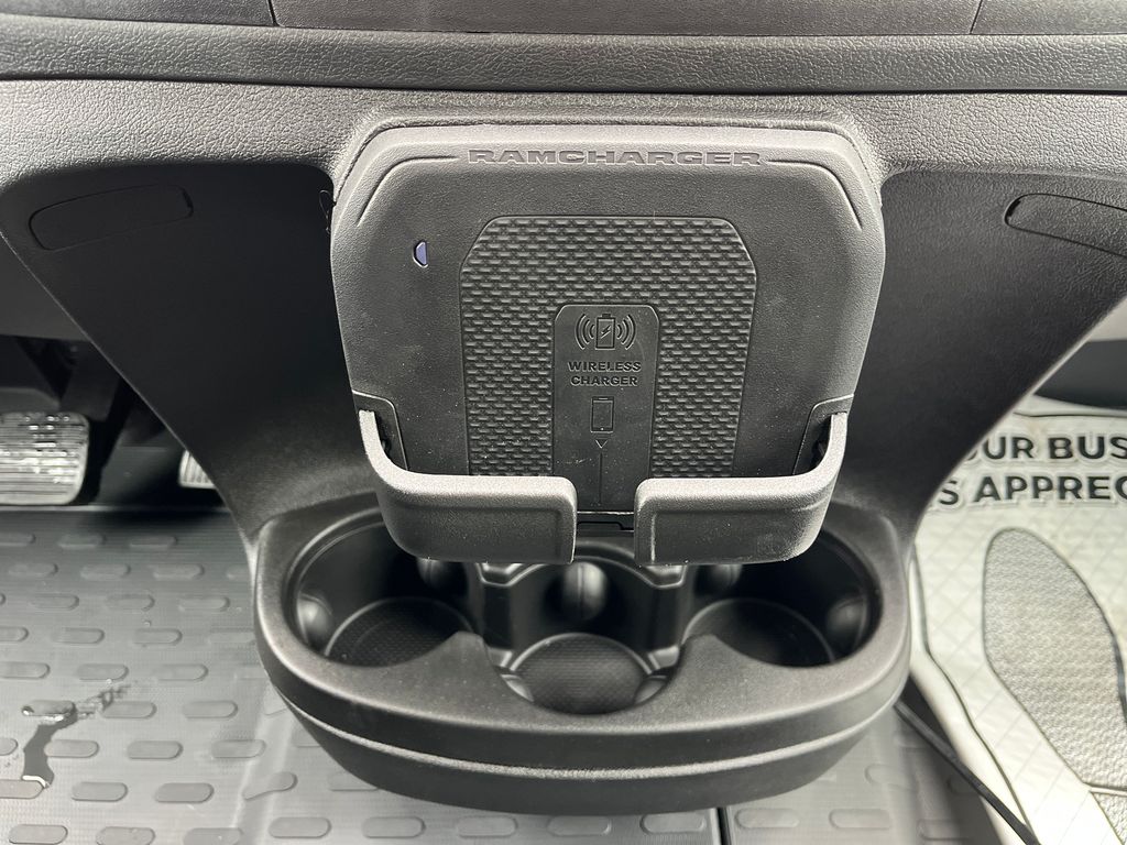 Vehicle image 34 of 39