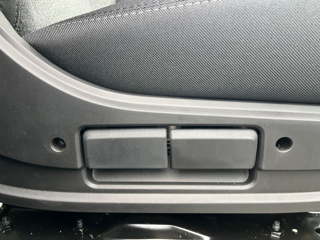 Vehicle image 17 of 39