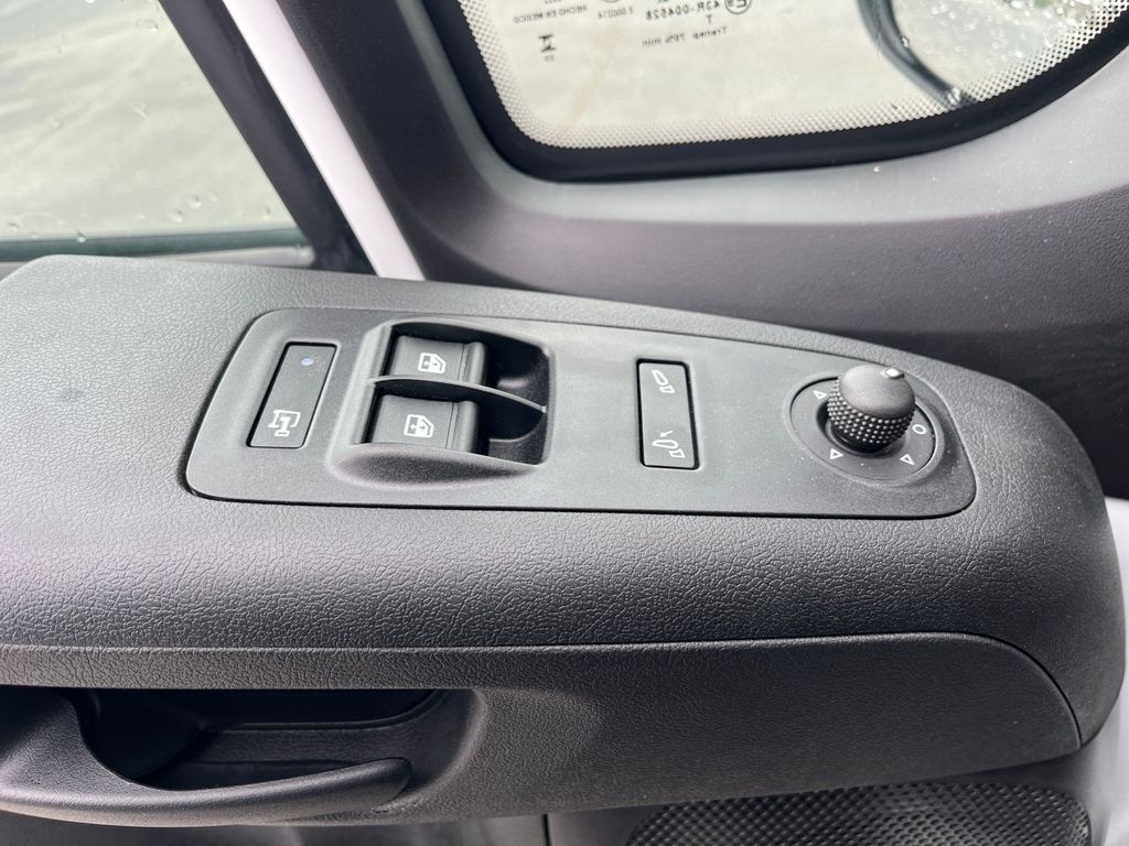 Vehicle image 24 of 39