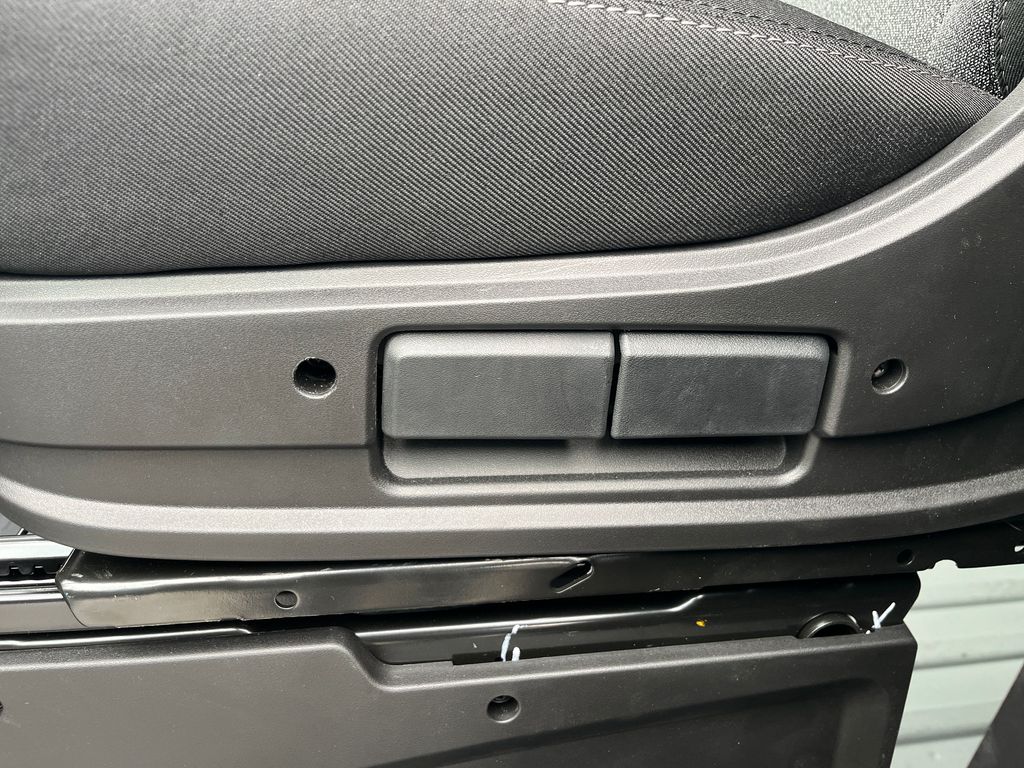 Vehicle image 13 of 39