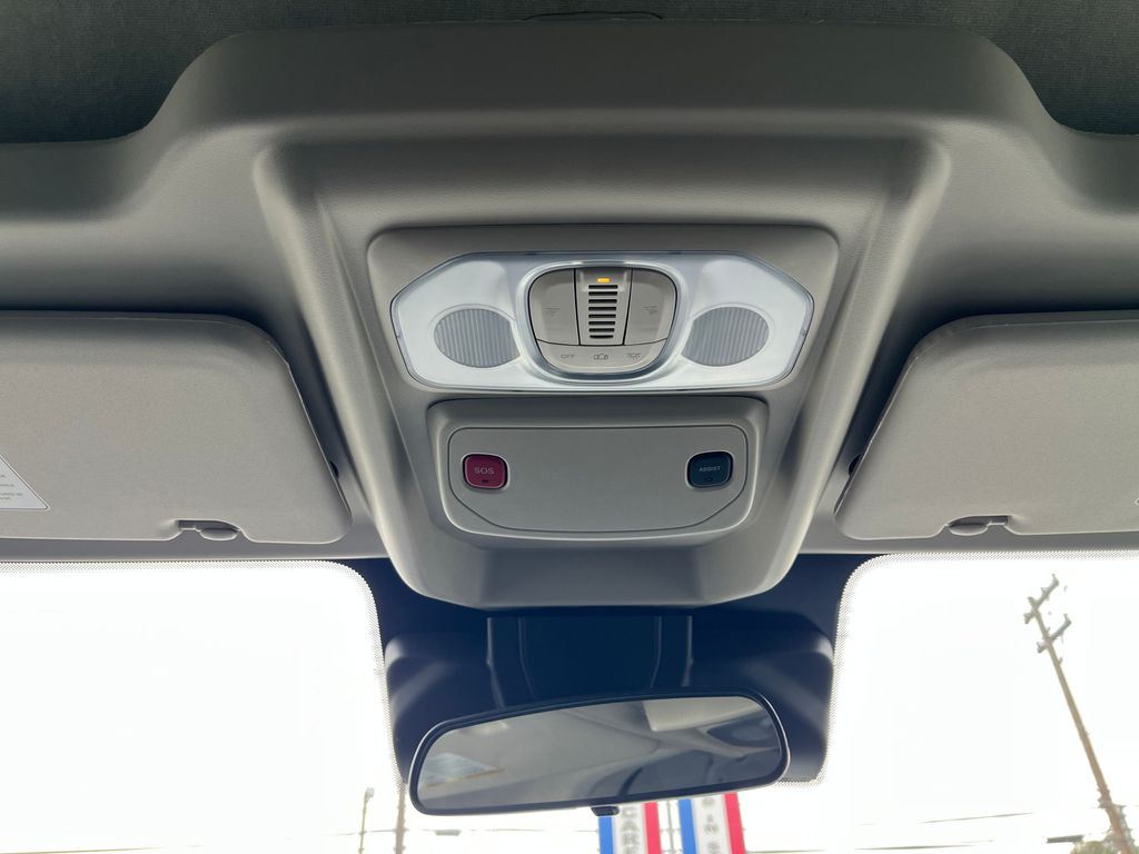 Vehicle image 35 of 39
