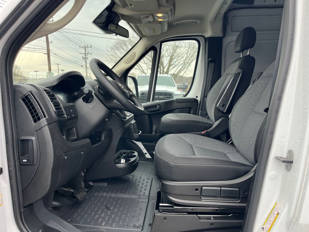 Vehicle image 12 of 39