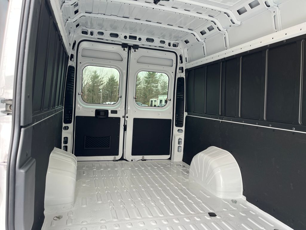 Vehicle image 19 of 39