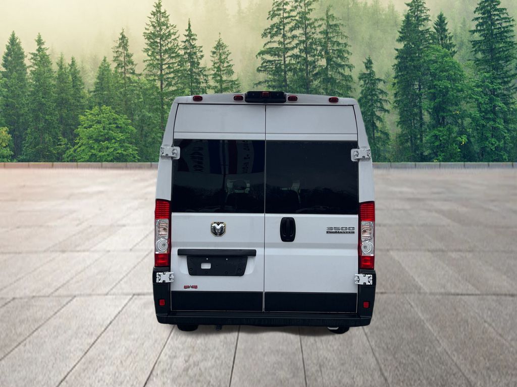 Vehicle image 8 of 39