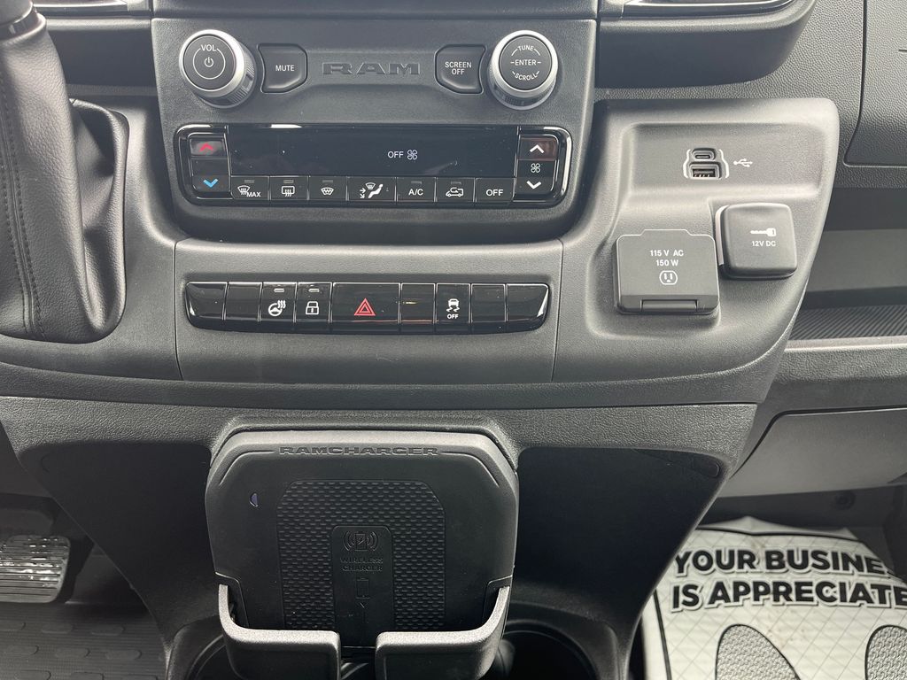 Vehicle image 33 of 39