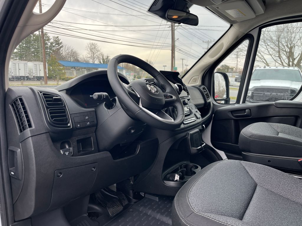 Vehicle image 10 of 39