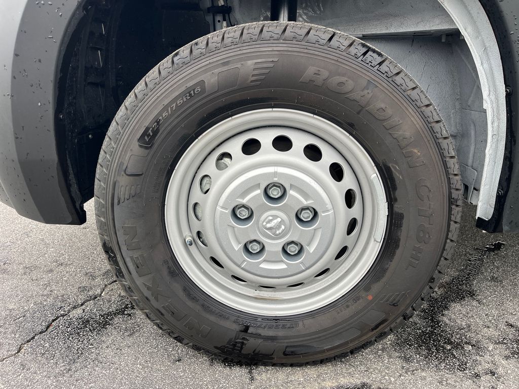 Vehicle image 36 of 39