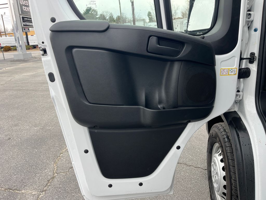 Vehicle image 23 of 39