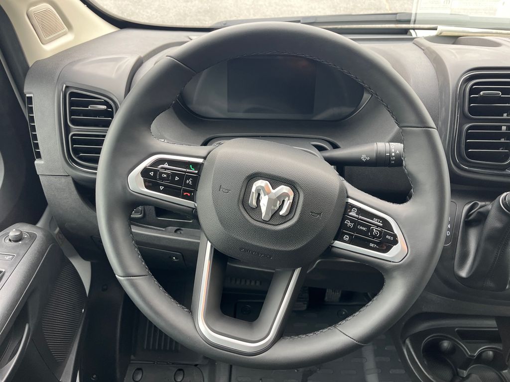 Vehicle image 27 of 39