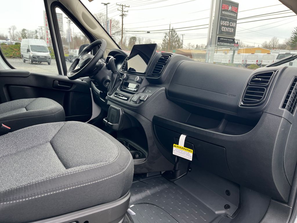 Vehicle image 14 of 39