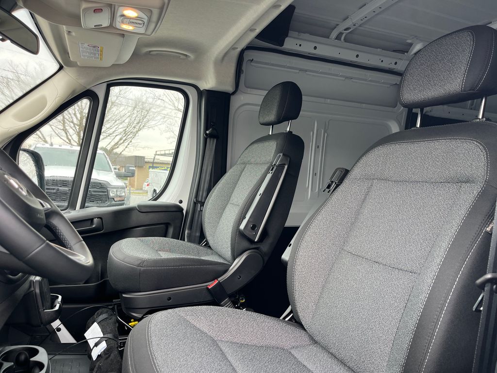 Vehicle image 11 of 39
