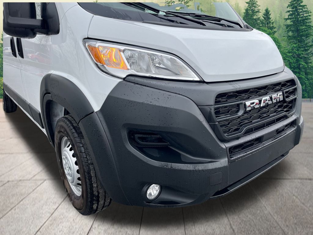 Vehicle image 4 of 39