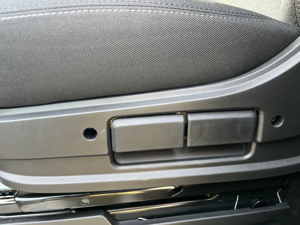 Vehicle image 13 of 40