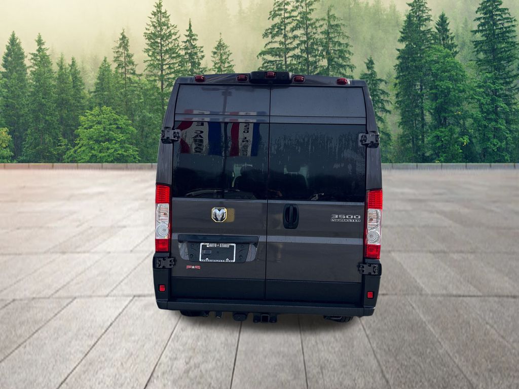 Vehicle image 8 of 40