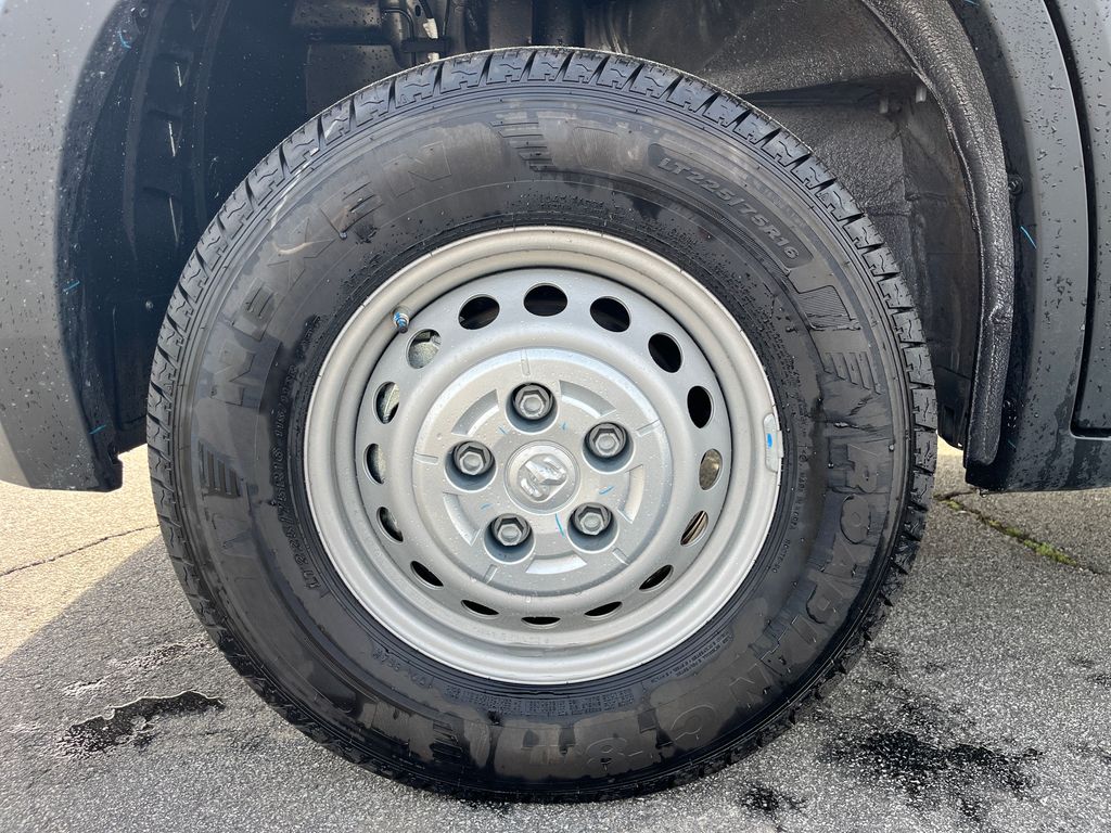 Vehicle image 37 of 40