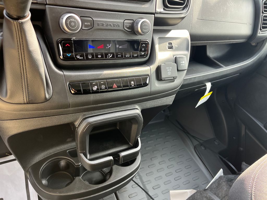 Vehicle image 35 of 40