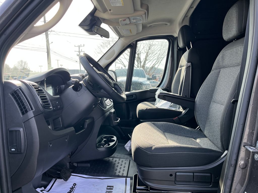 Vehicle image 12 of 40