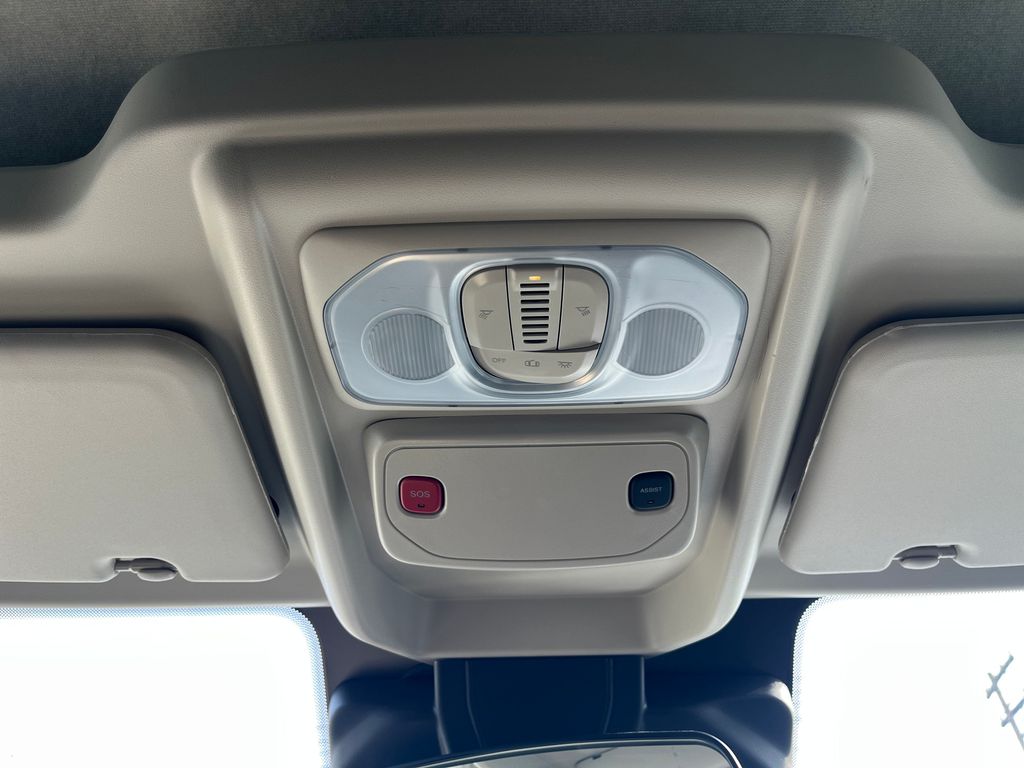 Vehicle image 36 of 40