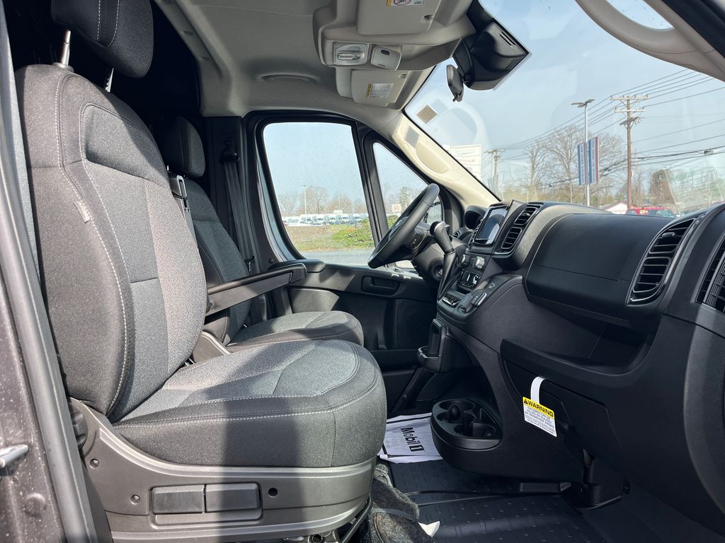 Vehicle image 15 of 40