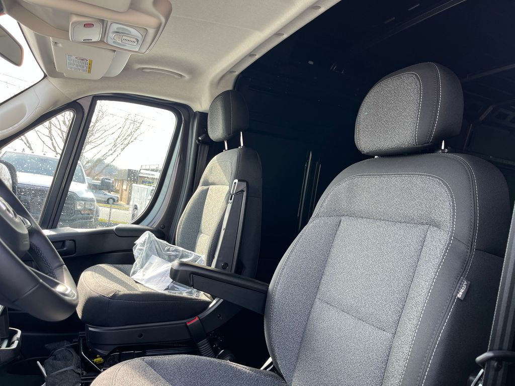 Vehicle image 11 of 40