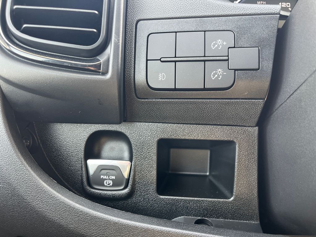 Vehicle image 31 of 40